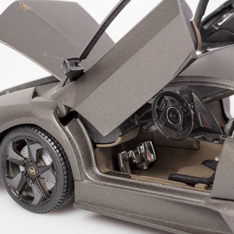 1:18 LAMBORGHINI REVENTON